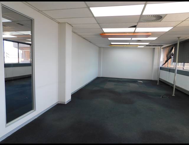 3,514M² OFFICE TO LET IN FERNDALE